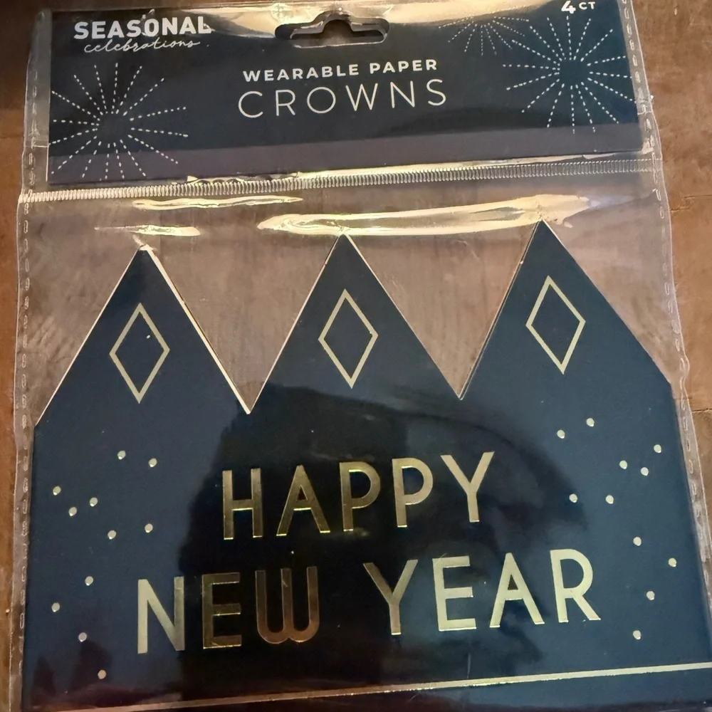 Wearable Paper Party Crowns Black & Gold Happy New Year Set of 16  NEW Hats